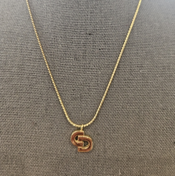 Dior Gold Interlocking Necklace - Picture 6 of 11